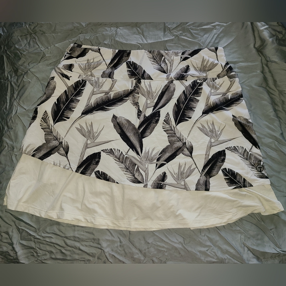 Black and White Leaf Print Skort